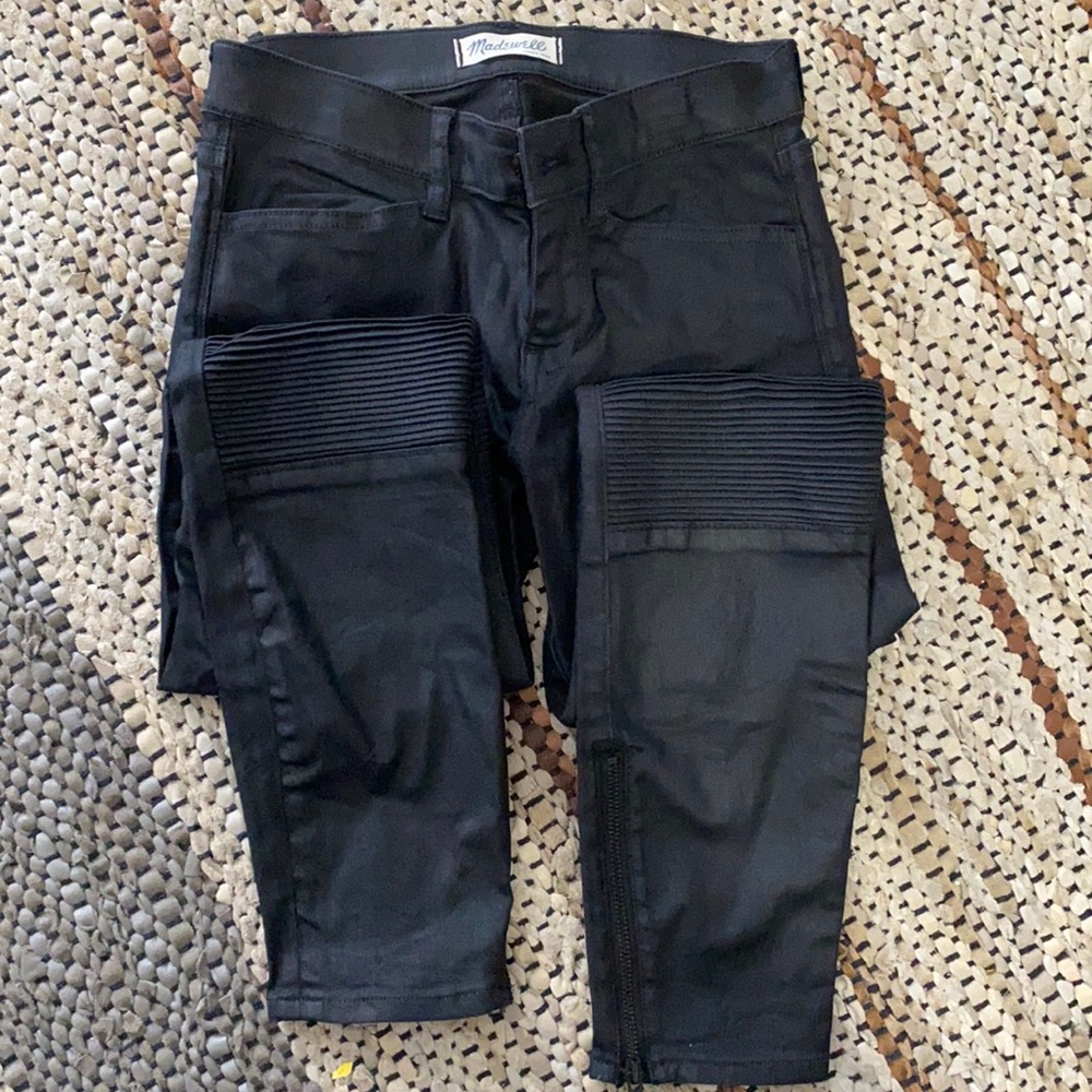 Madewell skinny jeans w/ waxy material Black w/ ribbed knees and zipper ankle